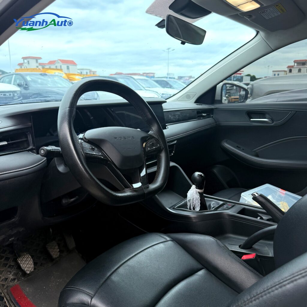 Used 2023 Roewe i5 White — export photo, Yuanh Auto