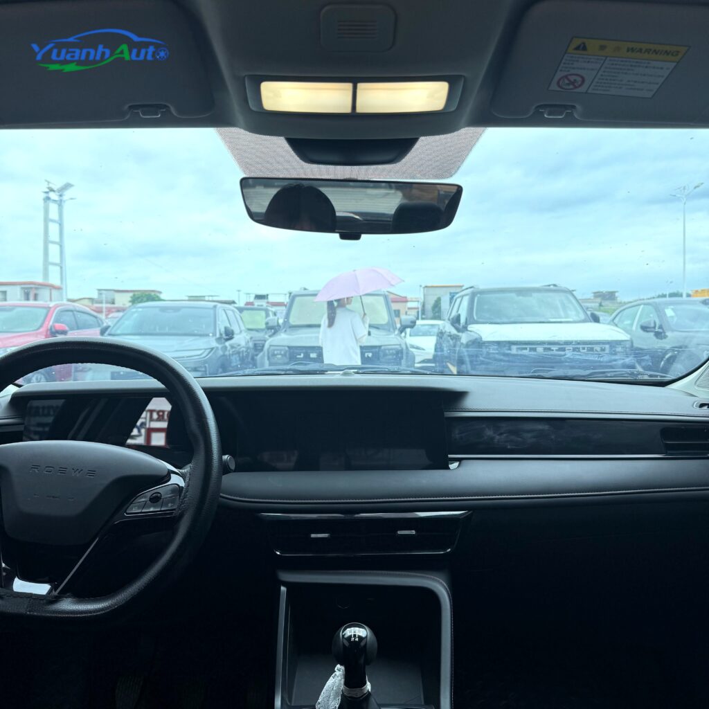 Used 2023 Roewe i5 White — export photo, Yuanh Auto