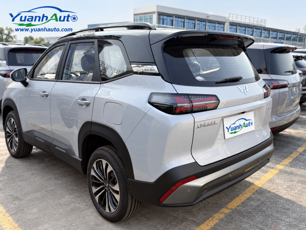 Wuling Starlight S — export photo, Yuanh Auto
