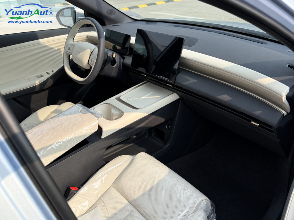 Nissan N7 — export photo, Yuanh Auto