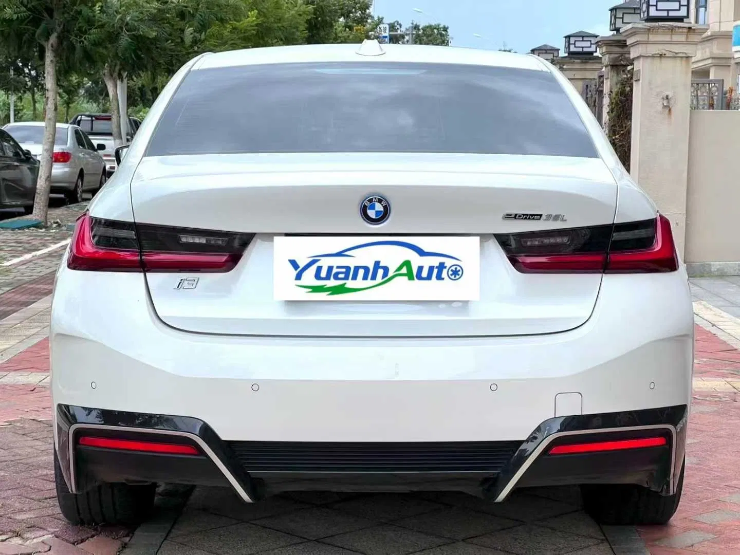 2022 BMW i3 Electric Sedan — source image 10