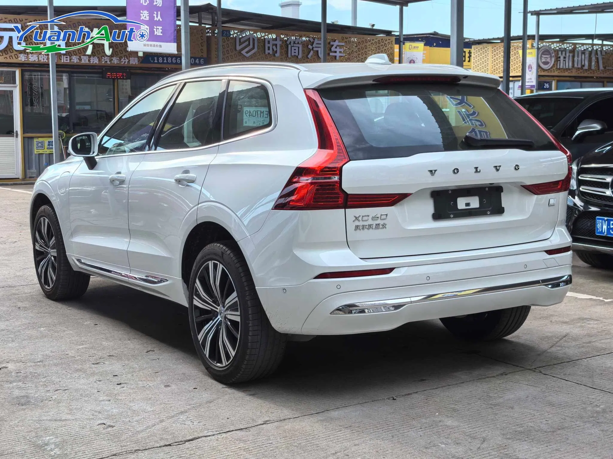 2023 Volvo XC60 vehicle photo 5