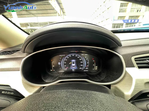 2018 Geely Atlas Petrol SUV — source image 20