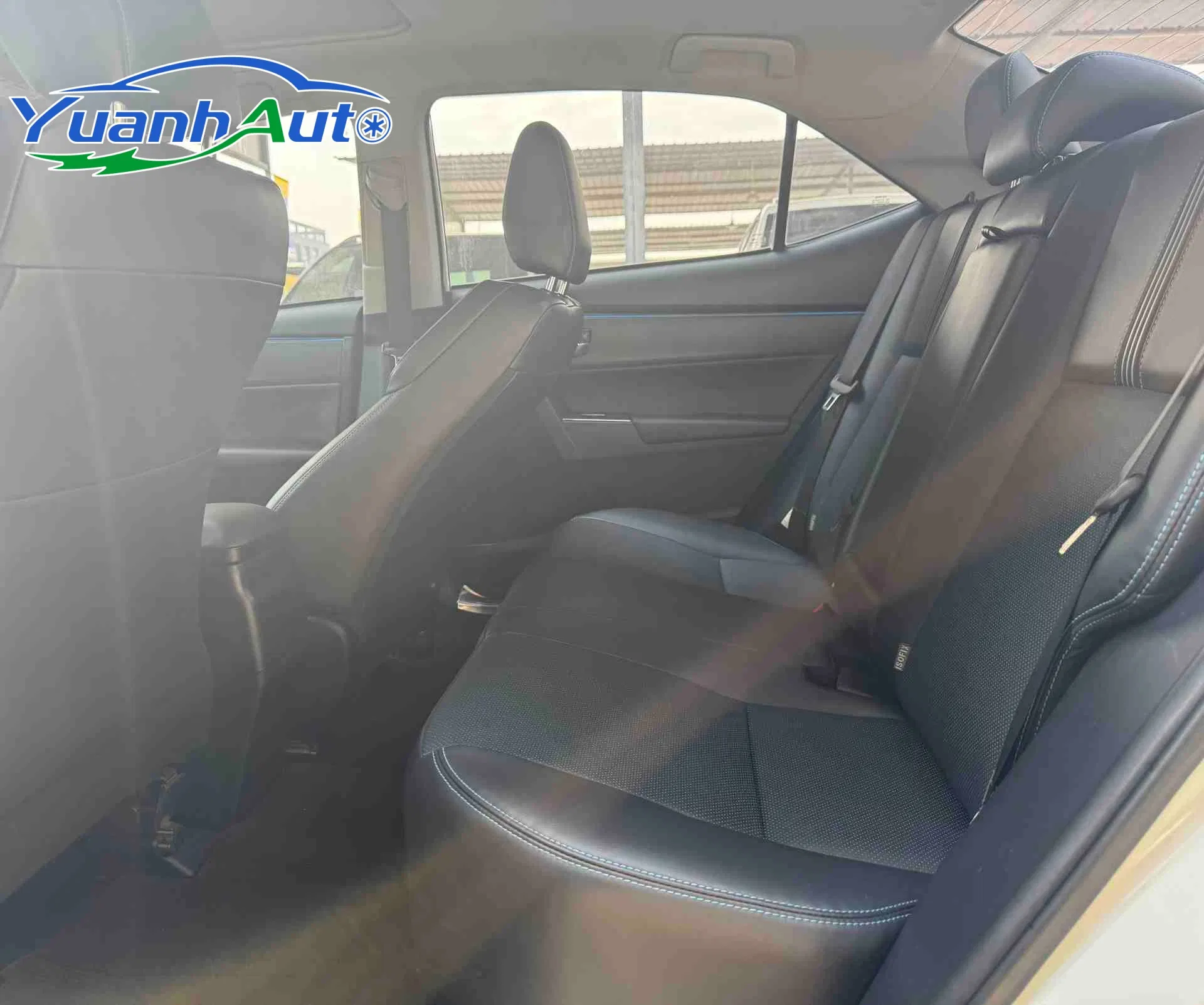 2017 Toyota Corolla vehicle photo 5