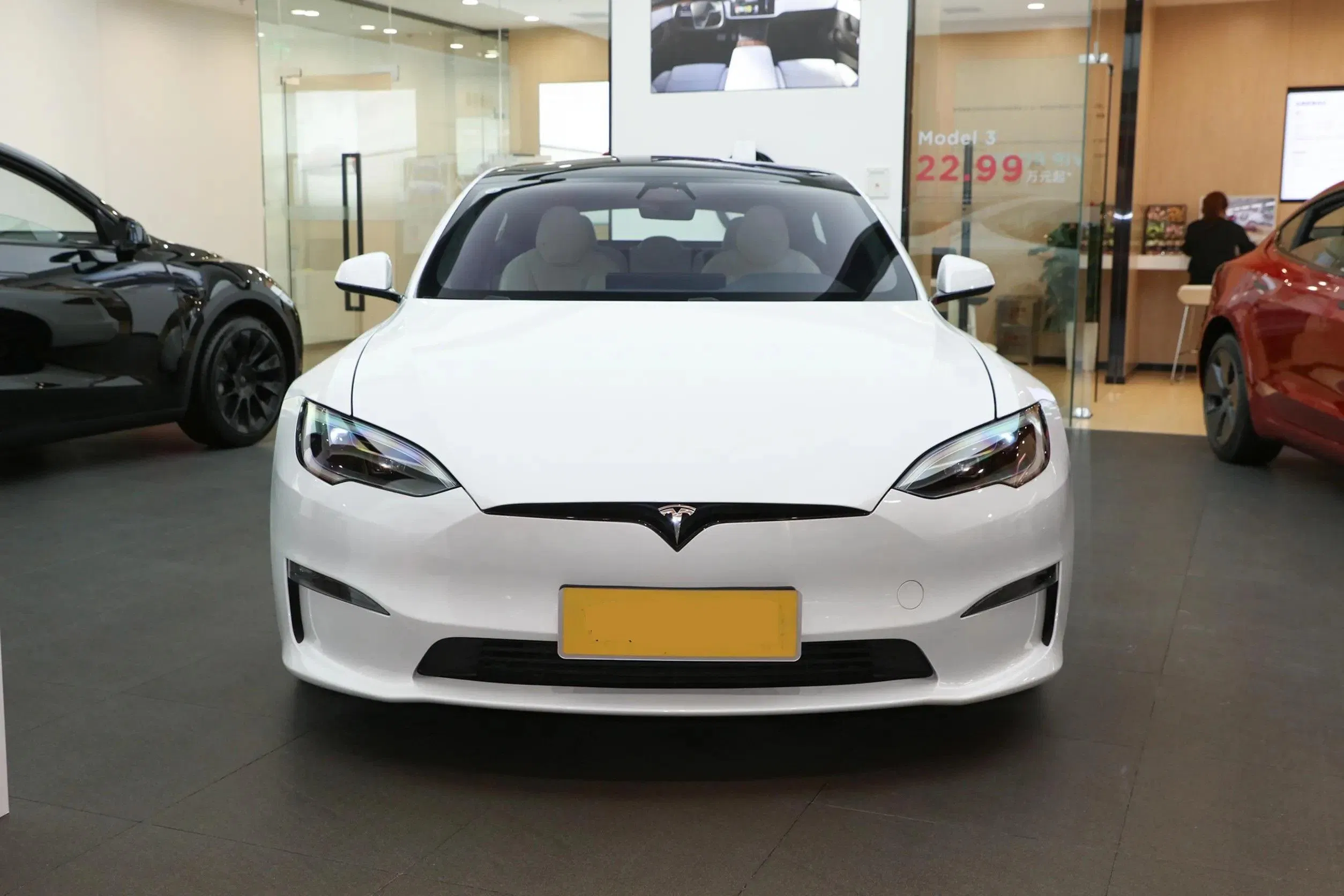 2023 Tesla model s vehicle photo 4