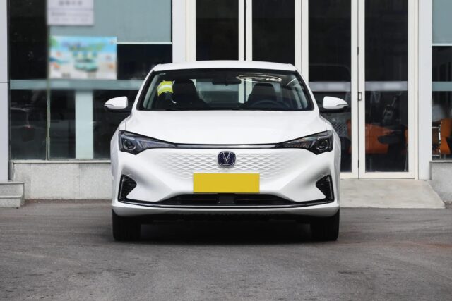 2024 Changan Eado EV460 vehicle photo 1