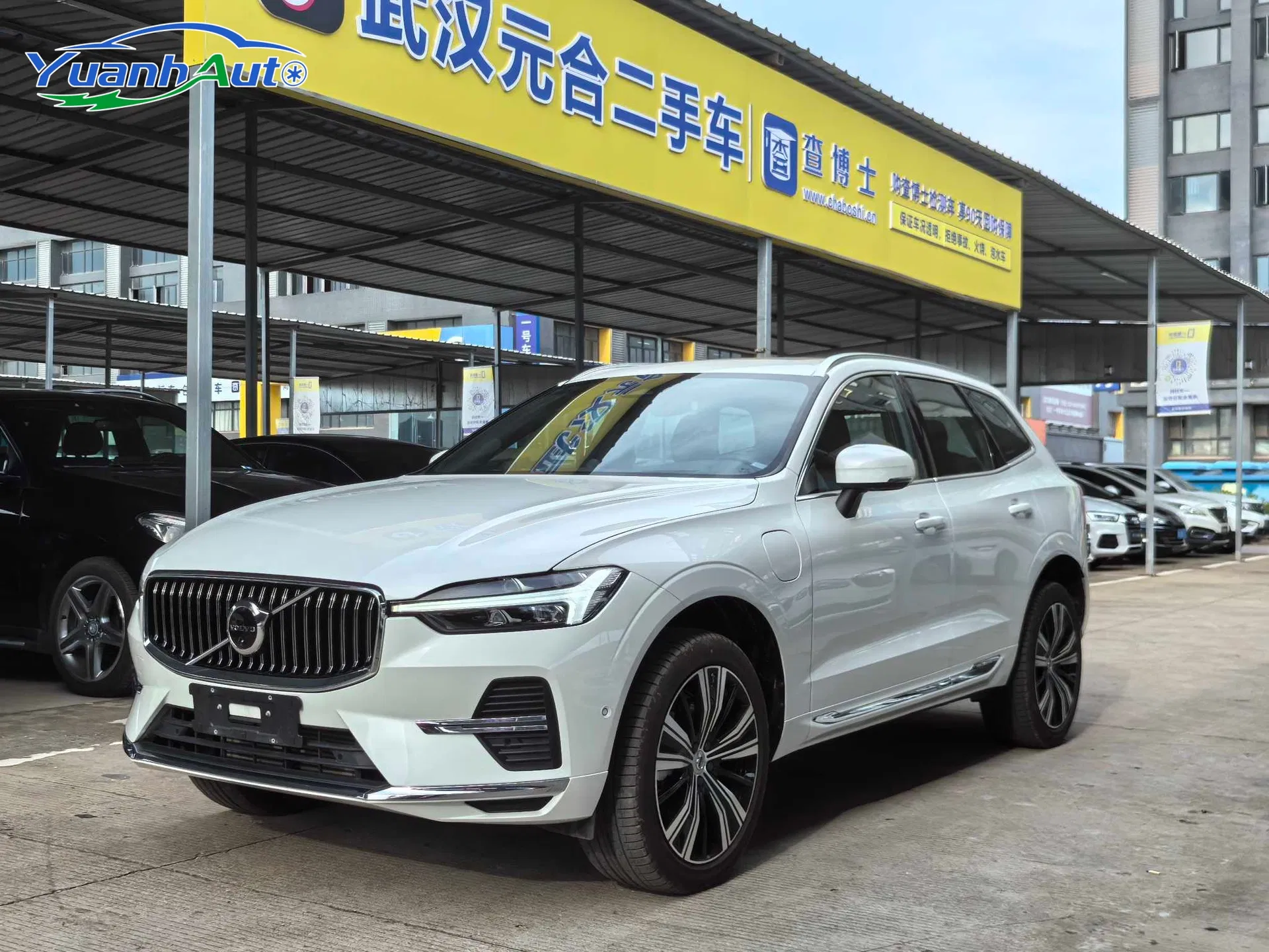 2023 Volvo XC60 Hybrid SUV — source image 8