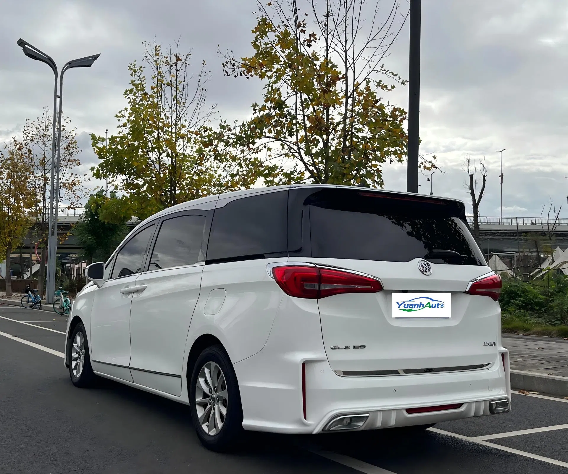 2017 GL8 vehicle photo 7