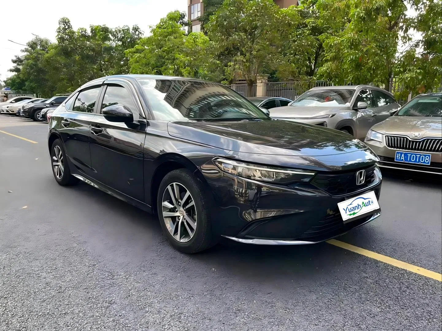 2018 Honda Civic Luxury Sedan — source image 10