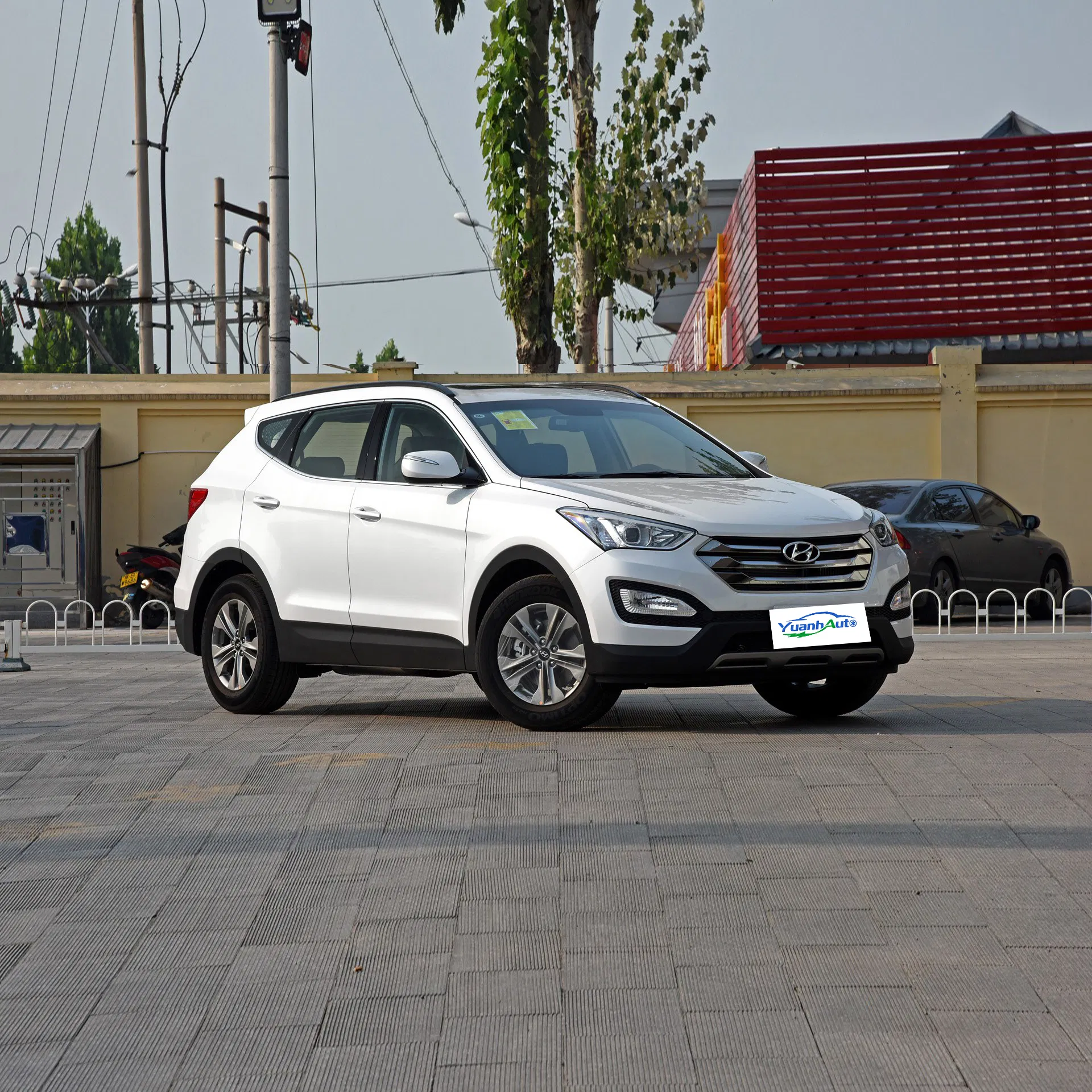 Hyundai Santa Fe 2.0T Petrol SUV — source image 10
