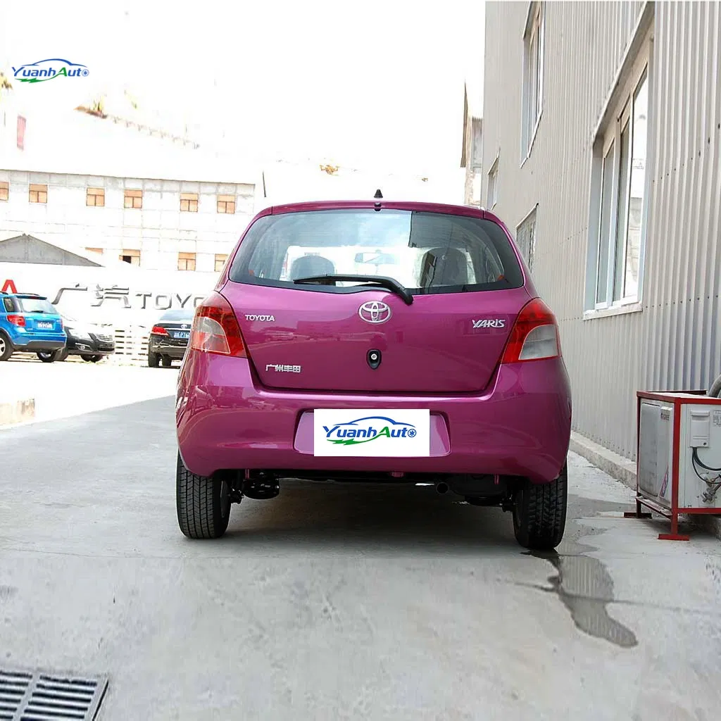 Toyota Yaris vehicle photo 6