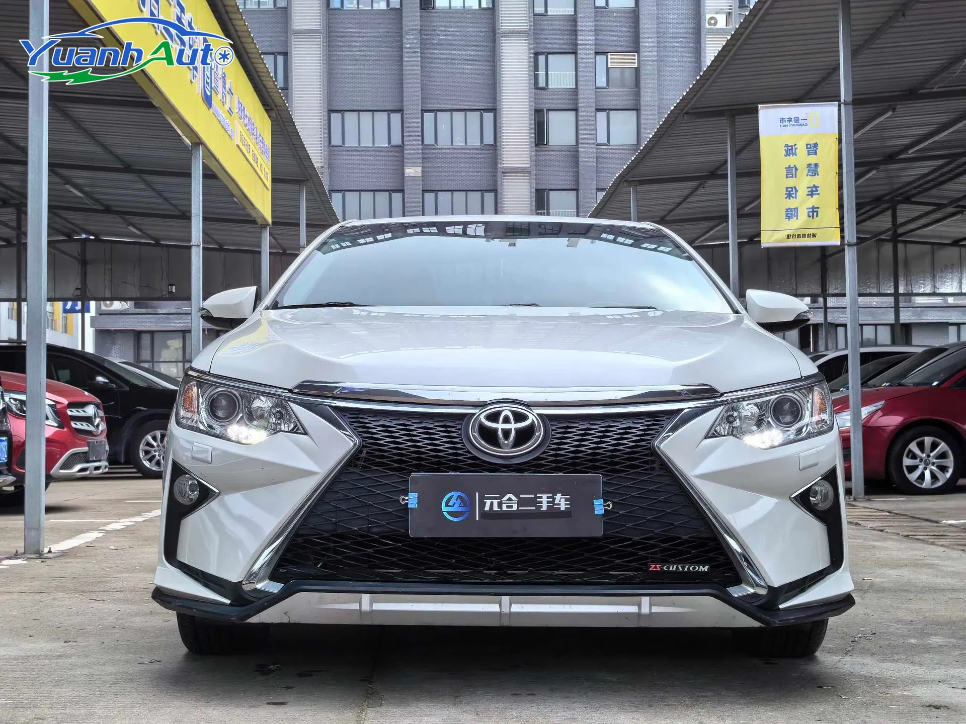 2016 Toyota Camry Petrol Sedan — source image 9