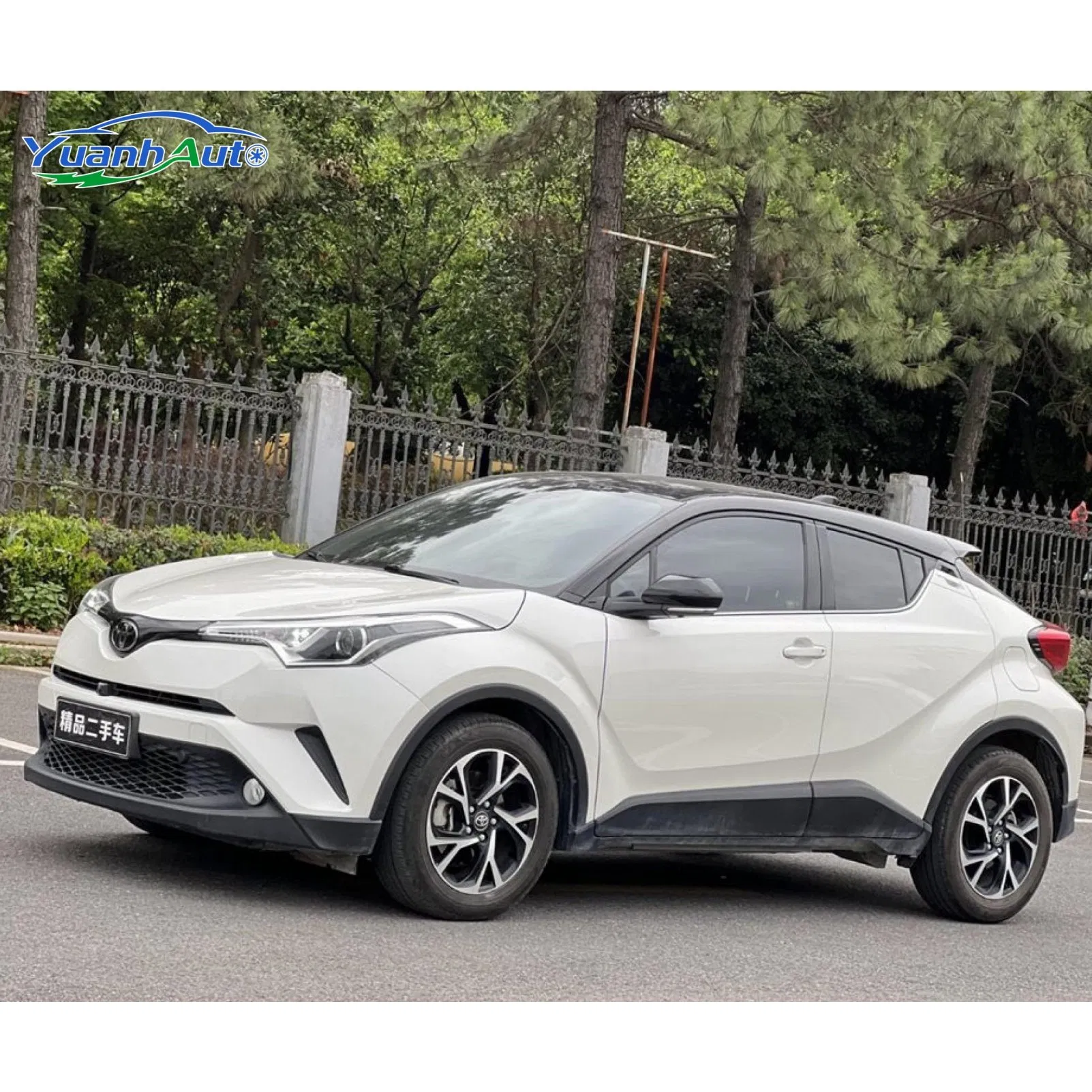 2020 Toyota C-HR vehicle photo 3