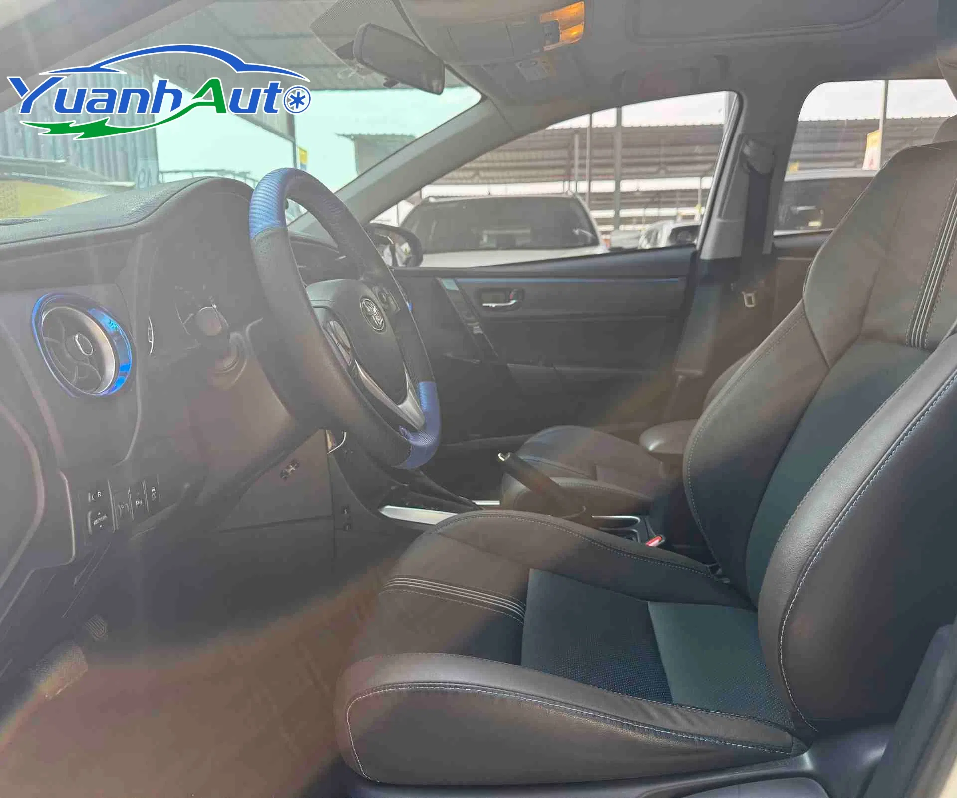 2017 Toyota Corolla vehicle photo 7