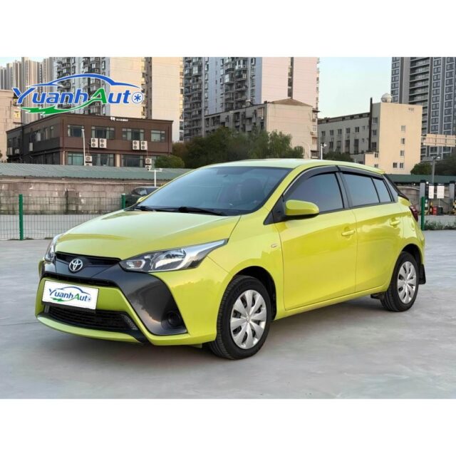 2020 Toyota YARiS_L vehicle photo 1