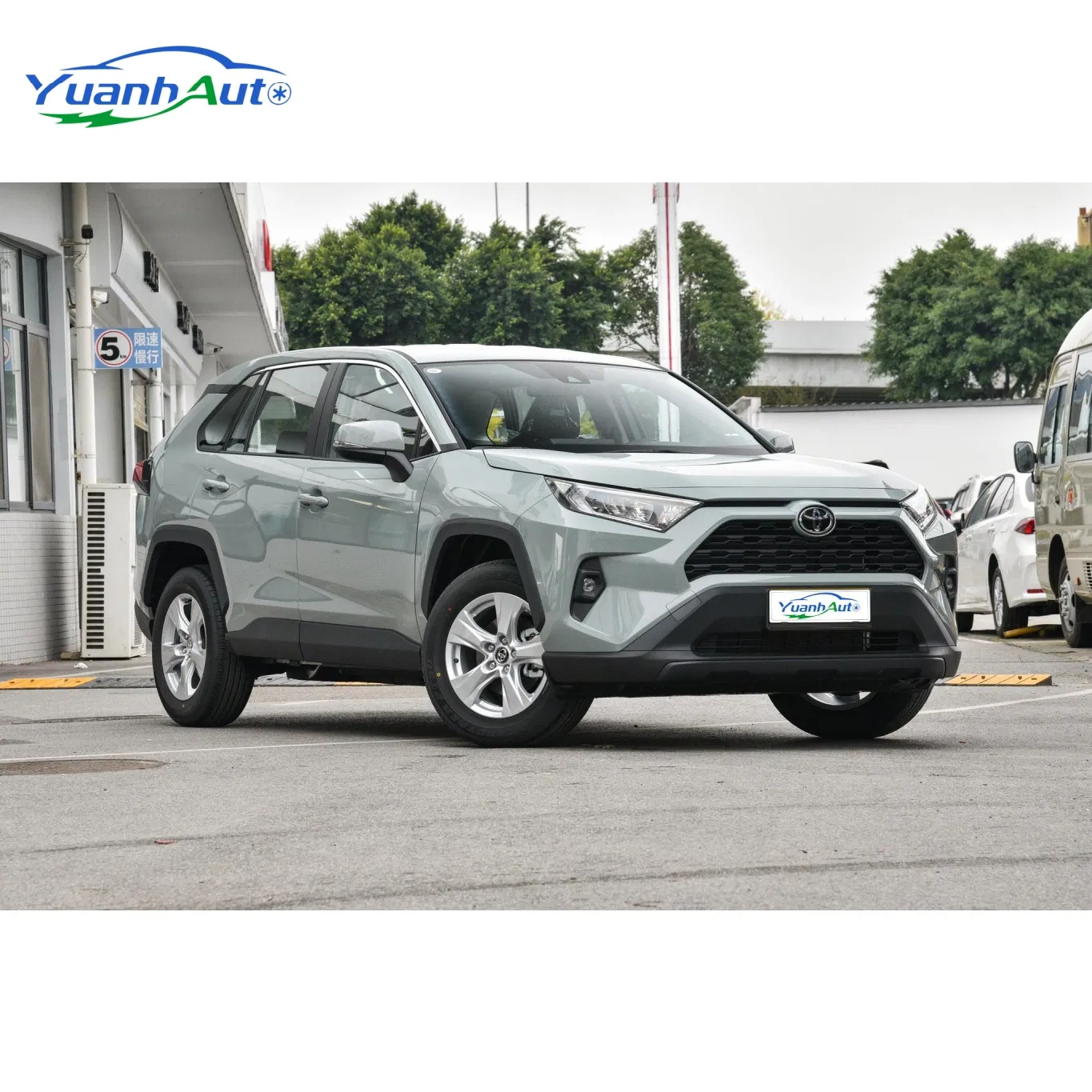 Toyota RAV4 vehicle photo 4