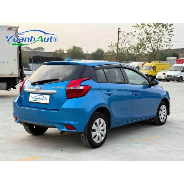 2016 Toyota YARiS_L vehicle photo 1