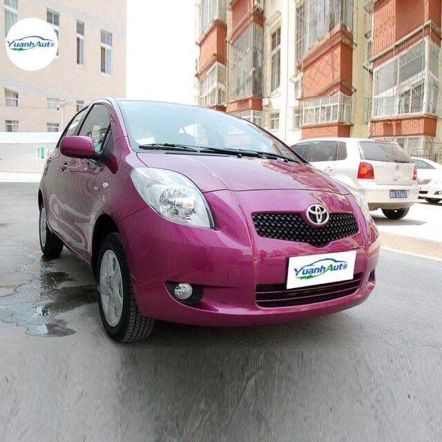Toyota Yaris vehicle photo 1