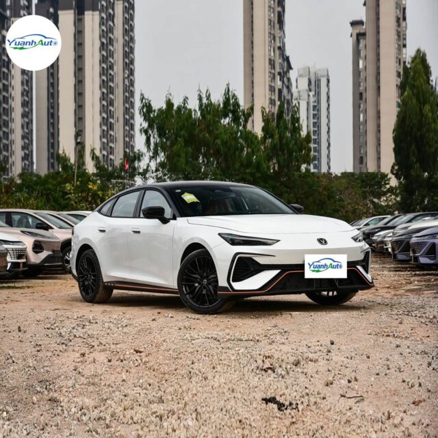 Changan UNI-V vehicle photo 1