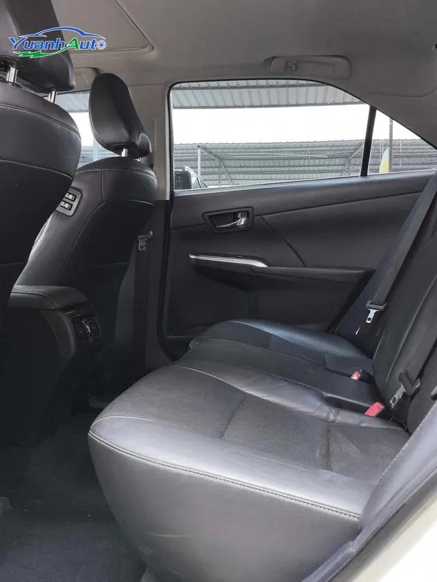 2016 Toyota Camry Petrol Sedan — source image 14