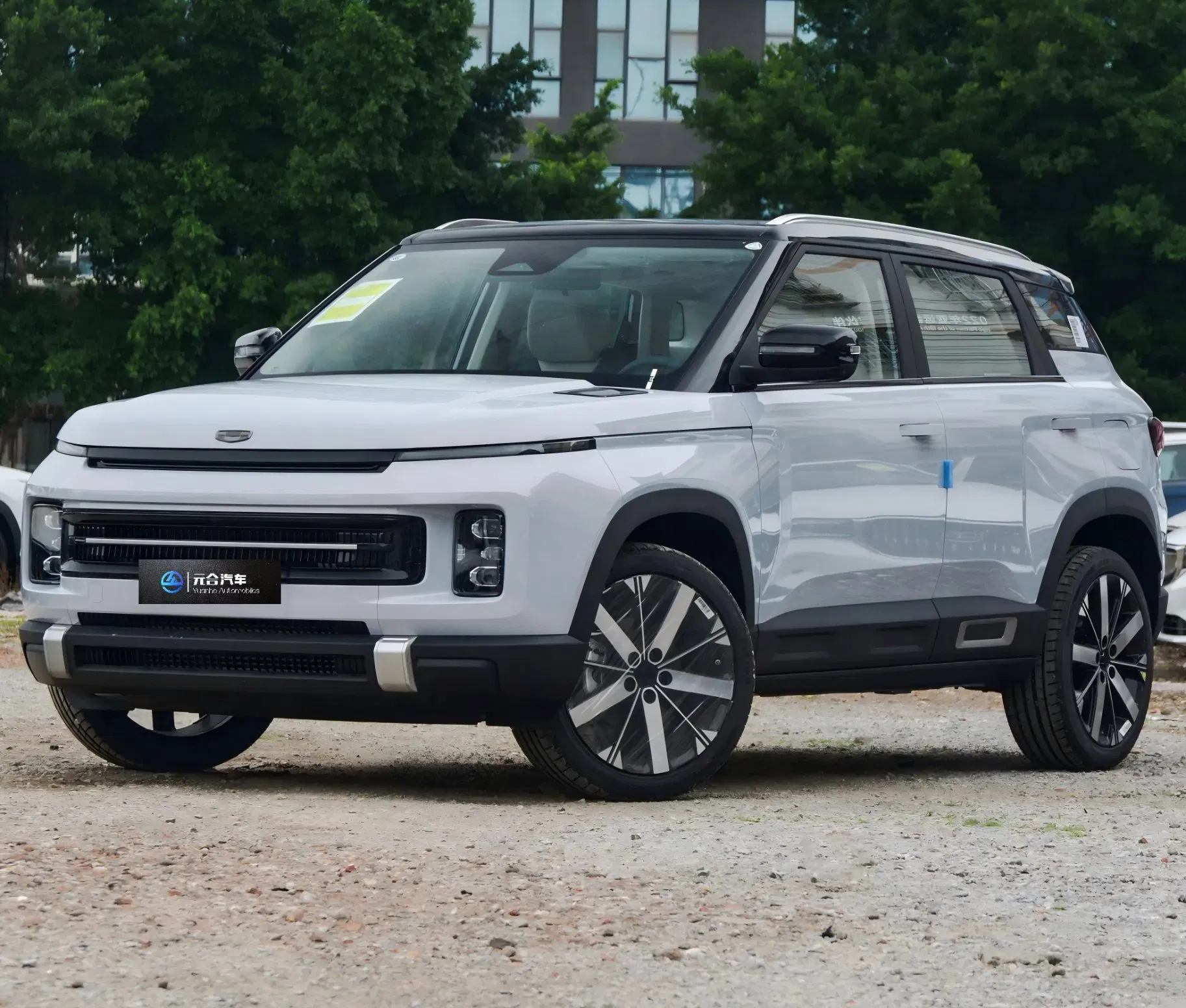 Geely Icon vehicle photo 6
