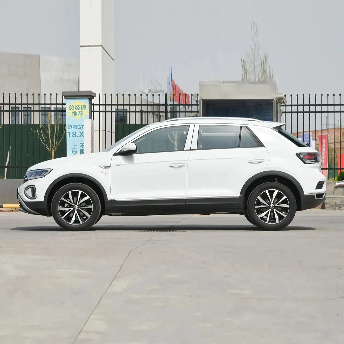 2023 VW T-ROC vehicle photo 7