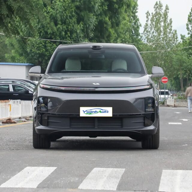 2025 Li Auto L6 vehicle photo 1