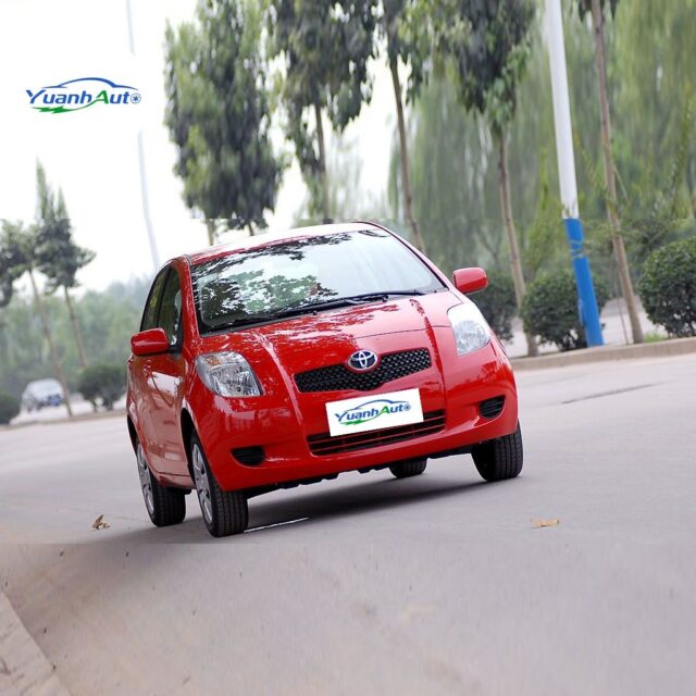 Toyota Yaris vehicle photo 1