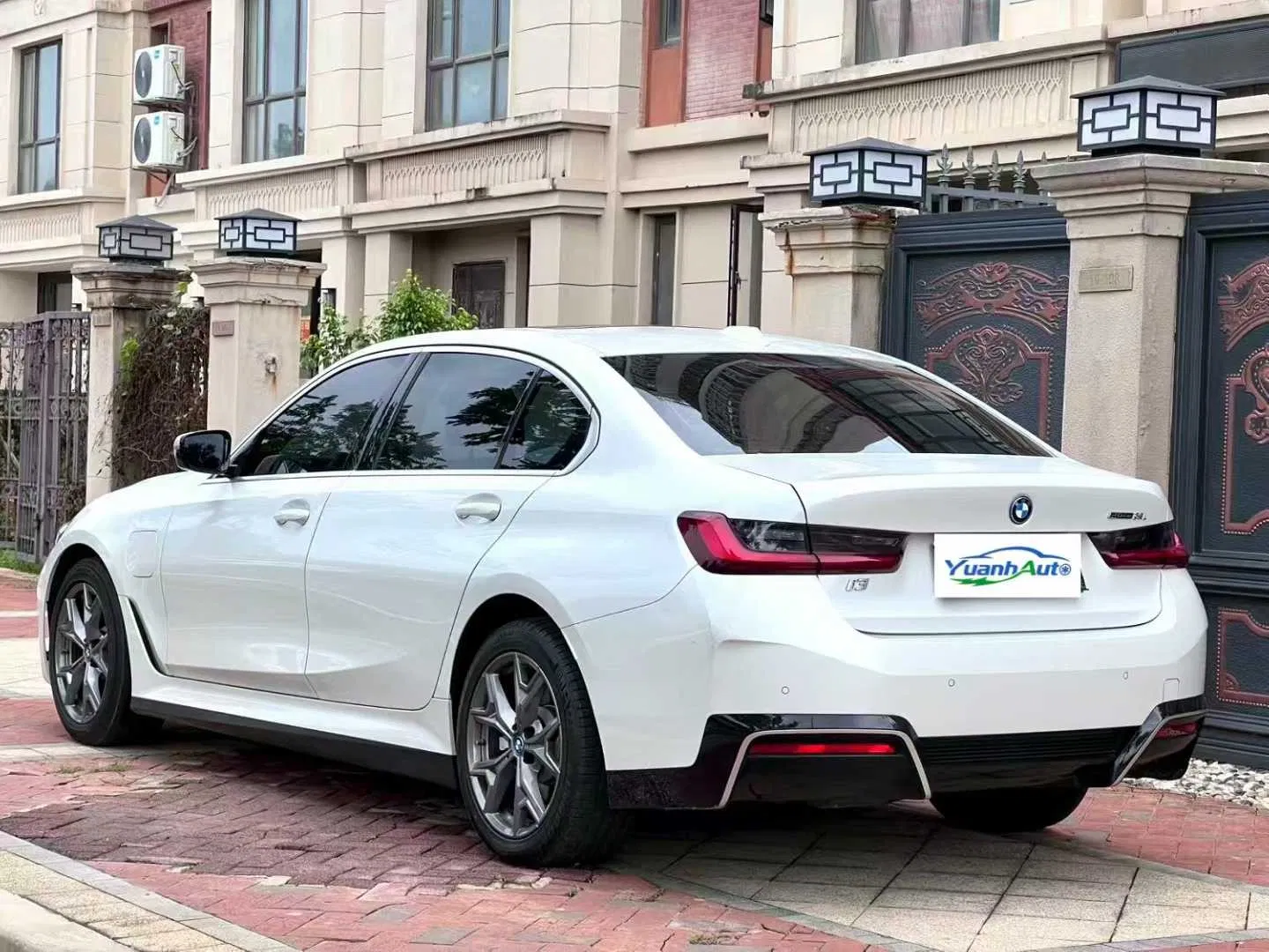2022 BMW BWM I3 vehicle photo 6