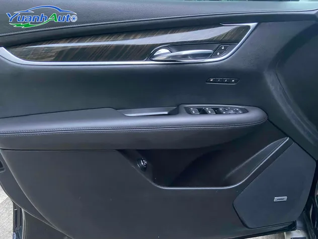 2018 Cadillac XT5 Petrol SUV — source image 17