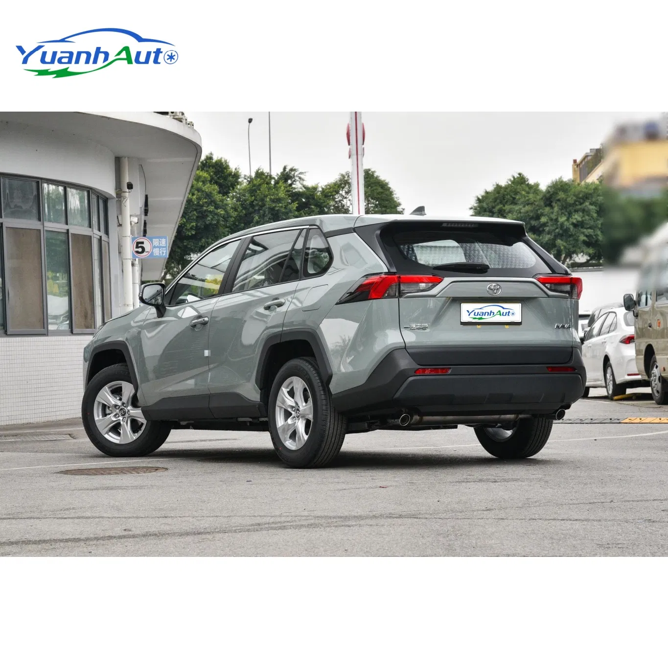 Toyota RAV4 vehicle photo 6