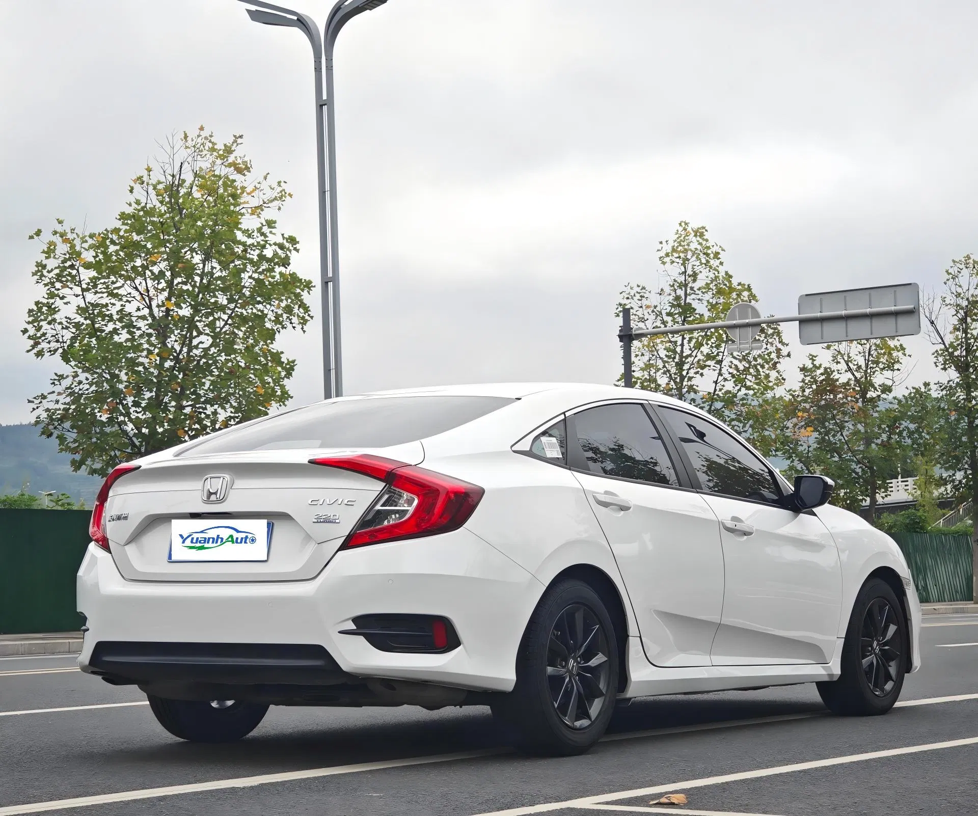 2019 Honda Civic Sedan — source image 9