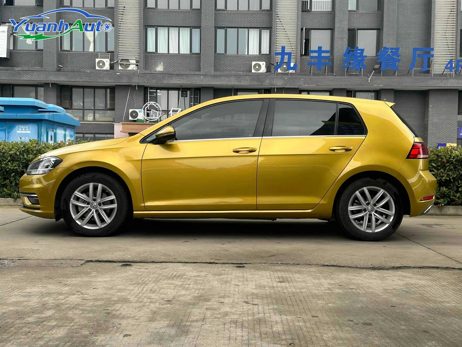 2018 Volkswagen Golf Petrol SUV — source image 11