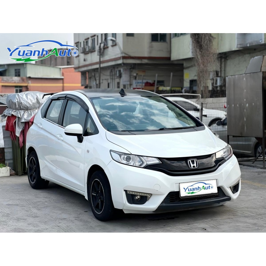 2015 Honda Fit vehicle photo 1