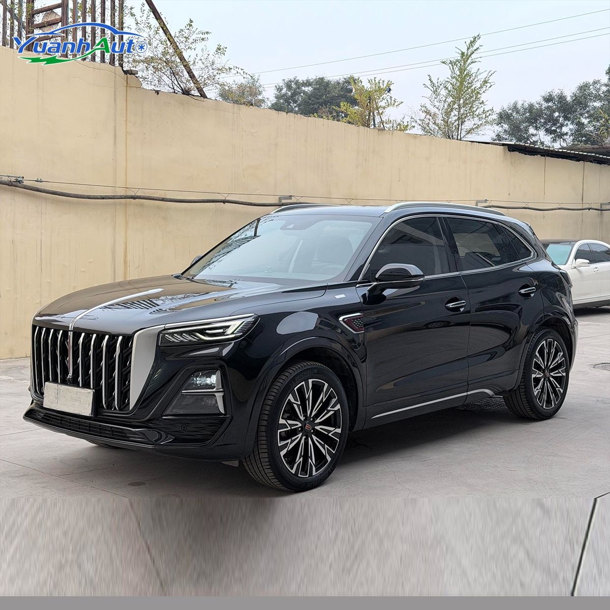 2023 Hongqi HS5 Petrol SUV — source image 1