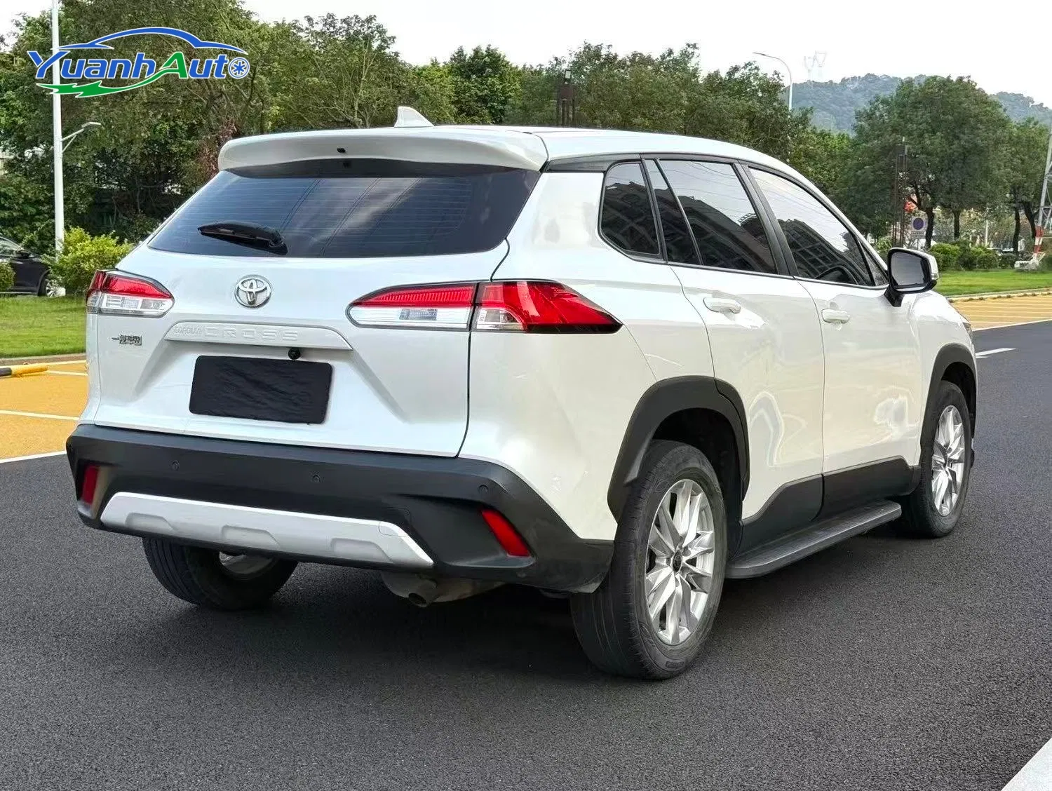 Toyota RAV4 Petrol SUV — source image 12