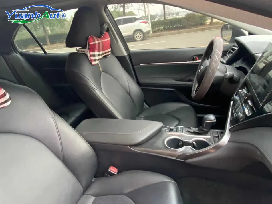 2021 Toyota Camry Petrol Sedan — source image 18