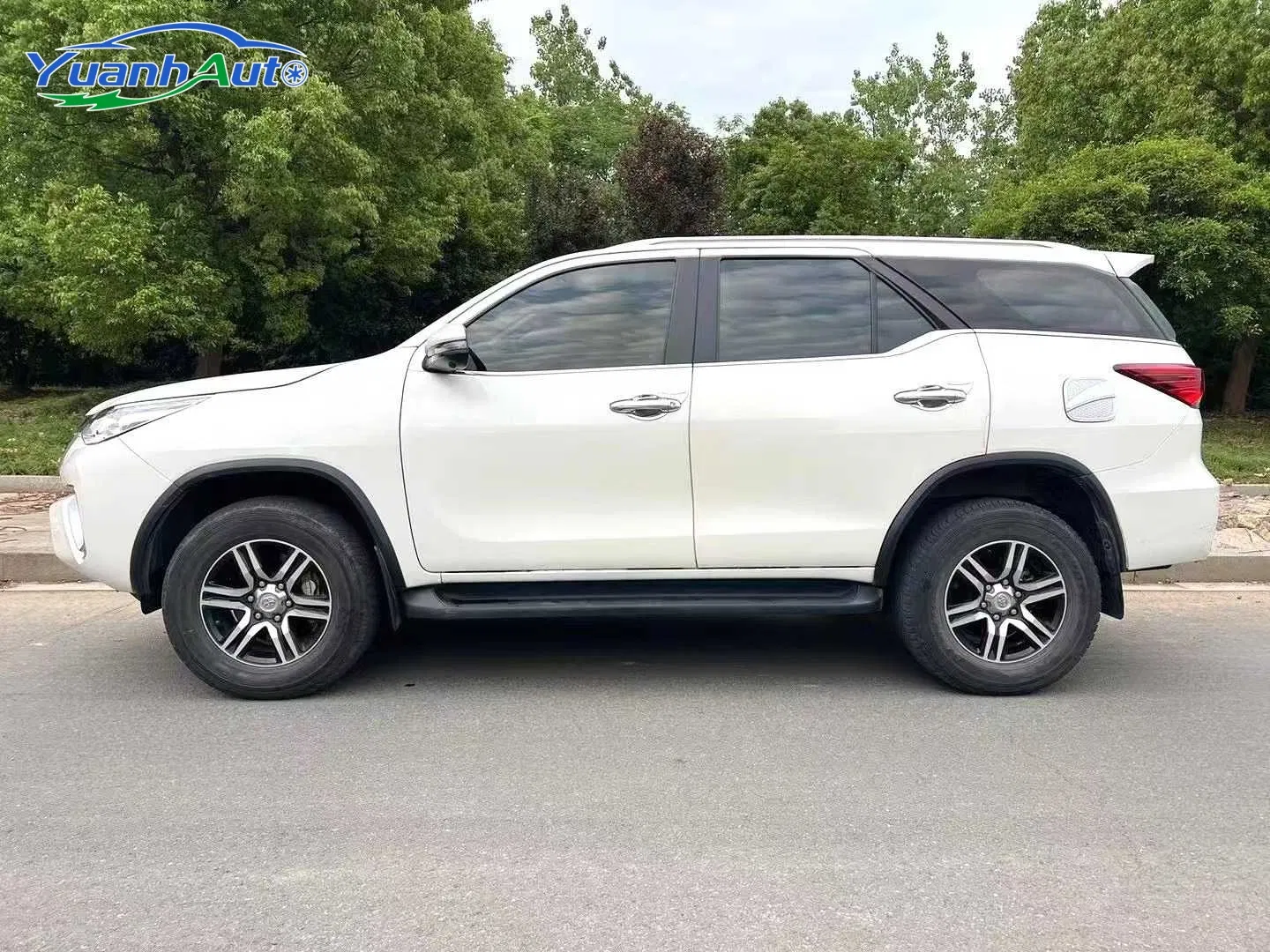 2019 Toyota Fortuner Petrol SUV — source image 10