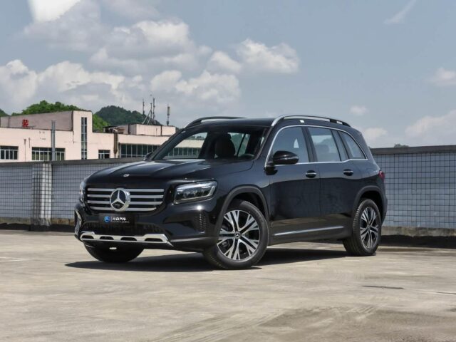 2025 Benz GLB200 vehicle photo 1