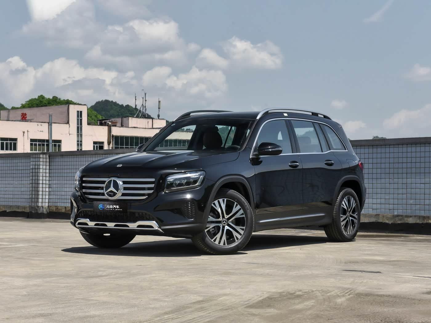 2025 Benz GLB200 vehicle photo 1