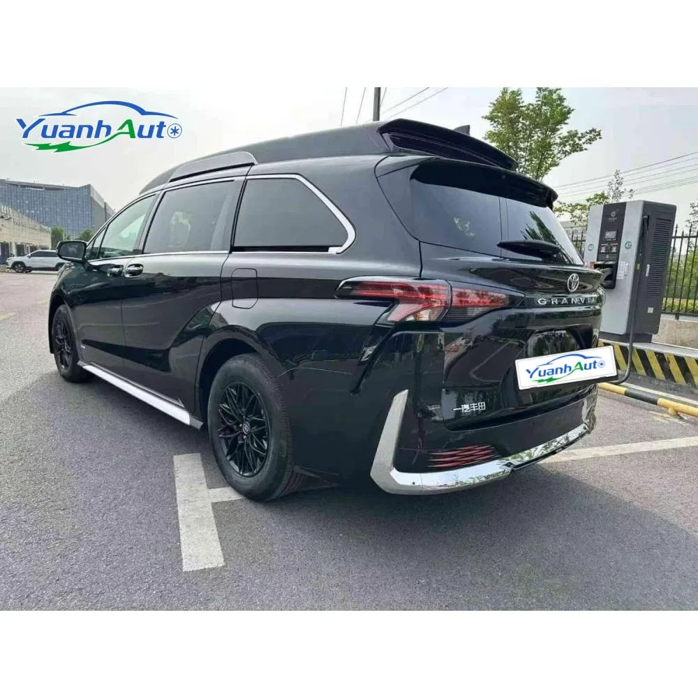 2024 Toyota Gravia vehicle photo 4