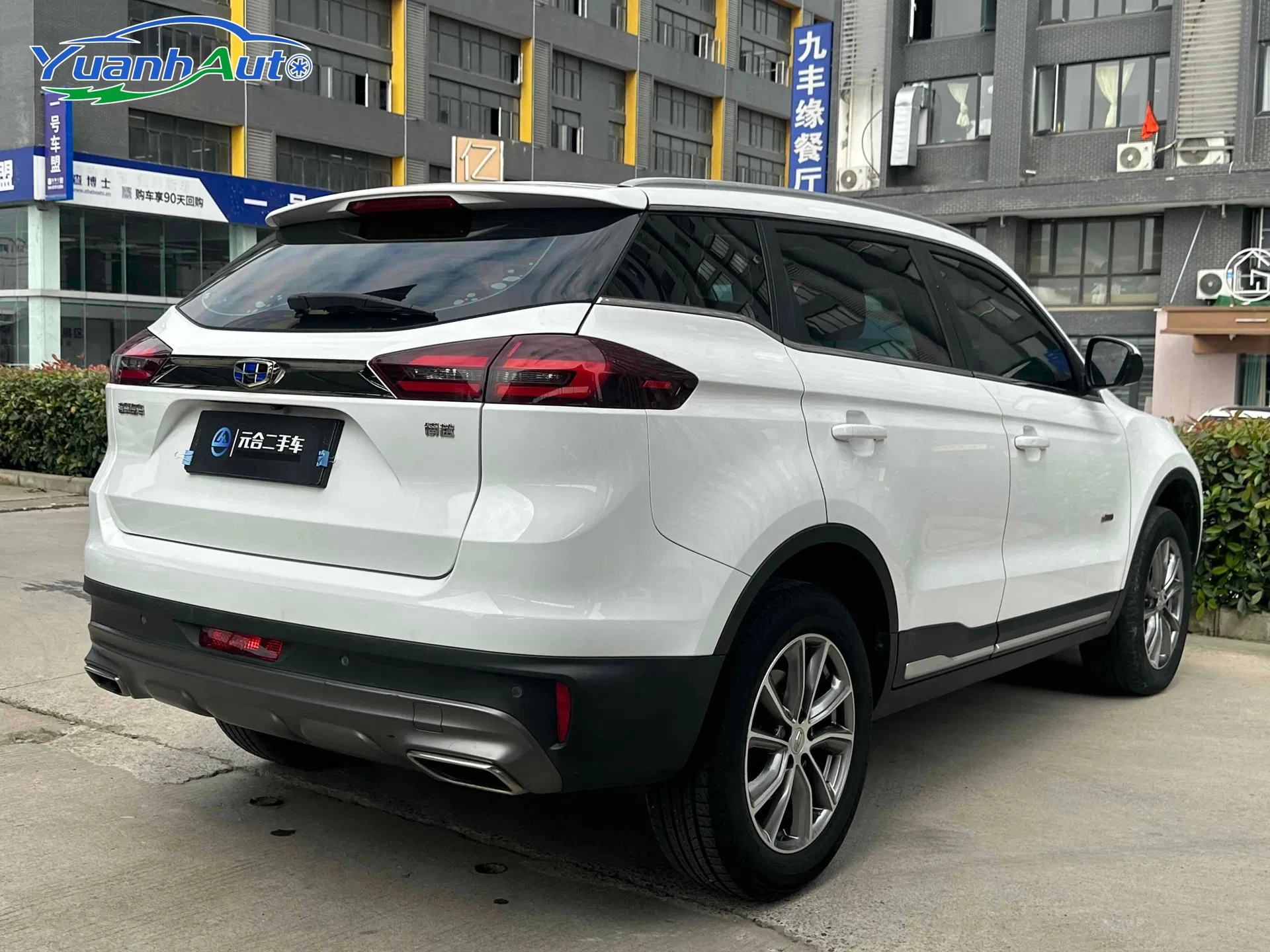 2018 Geely Atlas Petrol SUV — source image 14