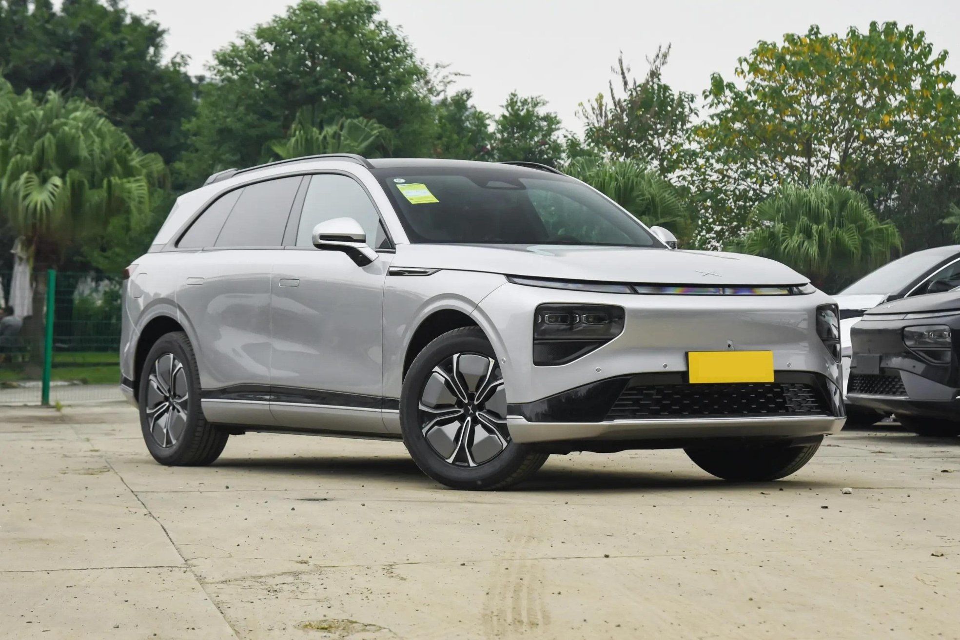 Xpeng G9 vehicle photo 1