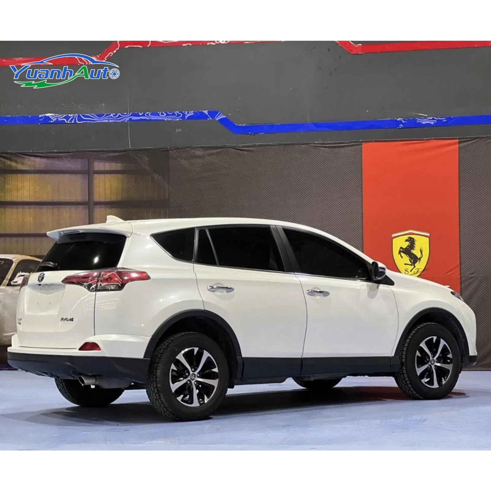 2016 Toyota RAV4 Revo vehicle photo 7