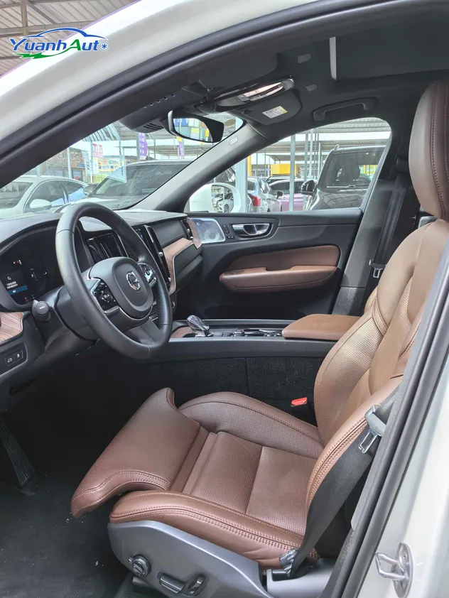2023 Volvo XC60 Hybrid SUV — source image 18
