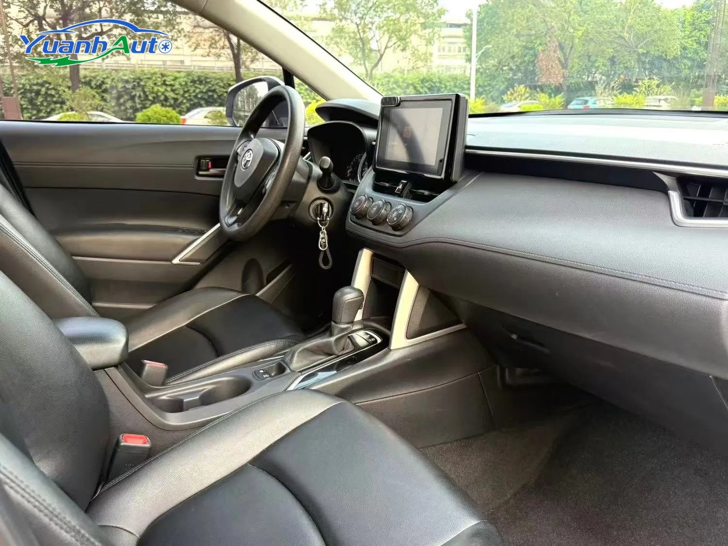 Toyota RAV4 Petrol SUV — source image 14