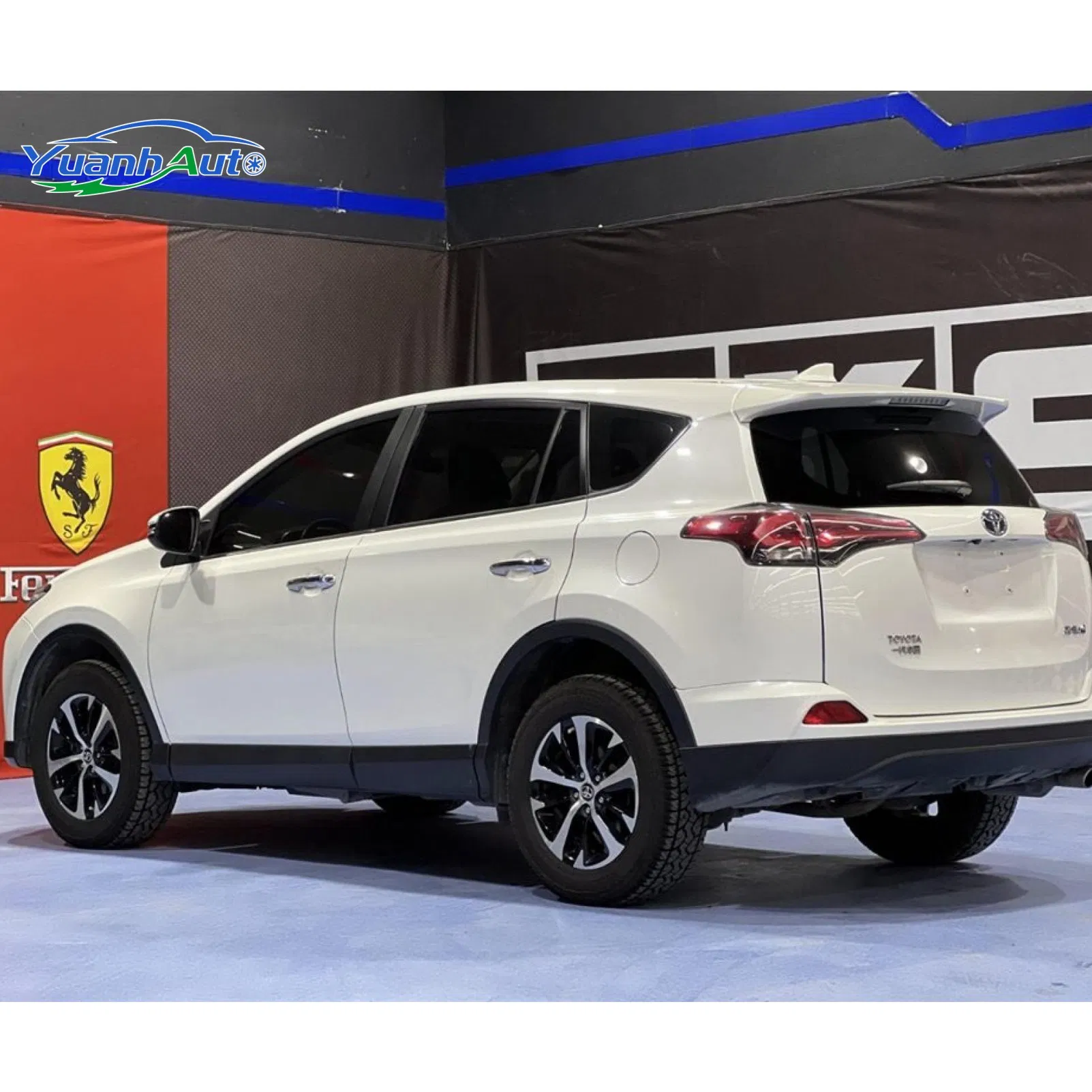 2016 Toyota RAV4 Revo vehicle photo 6