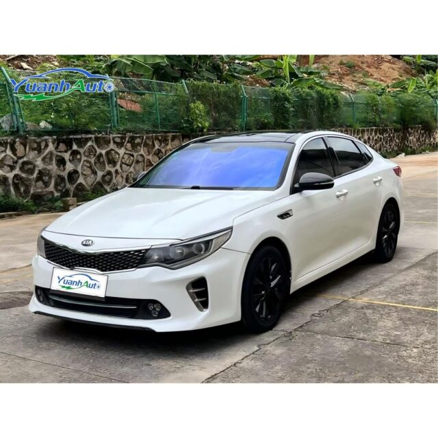 2019 Kia K5 vehicle photo 1