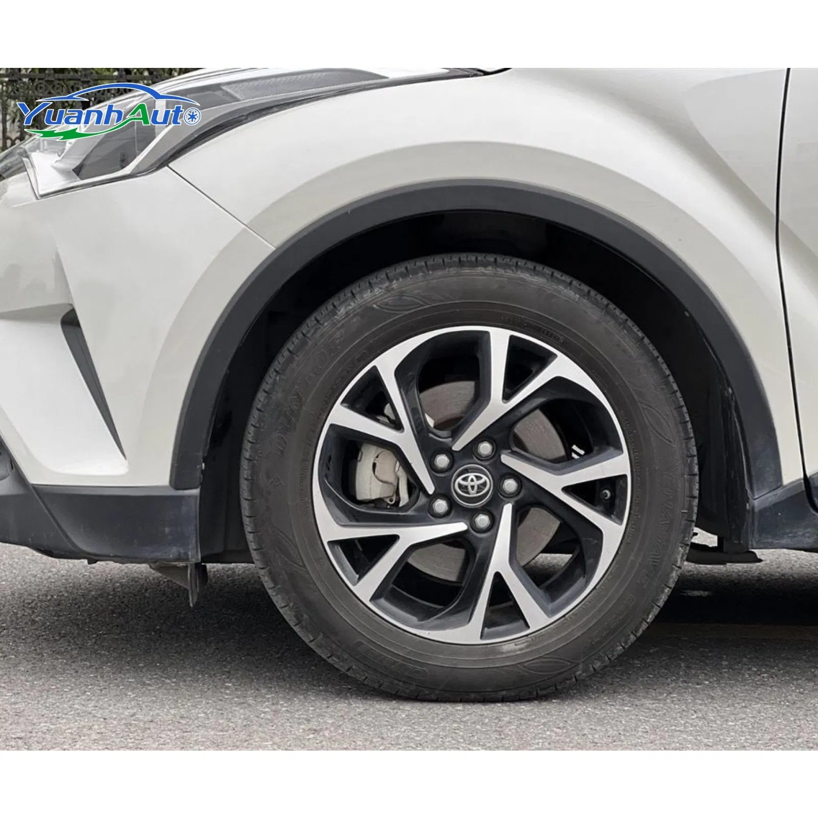 2020 Toyota C-HR Petrol SUV — source image 4
