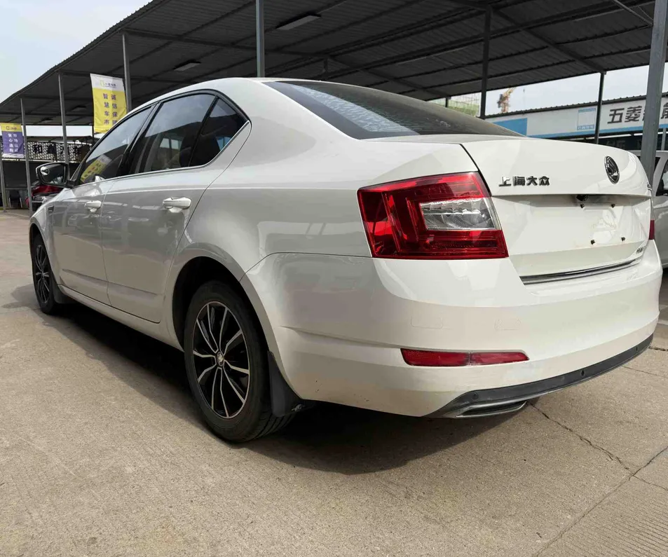 2017 Skoda Octavia Petrol Sedan — source image 14